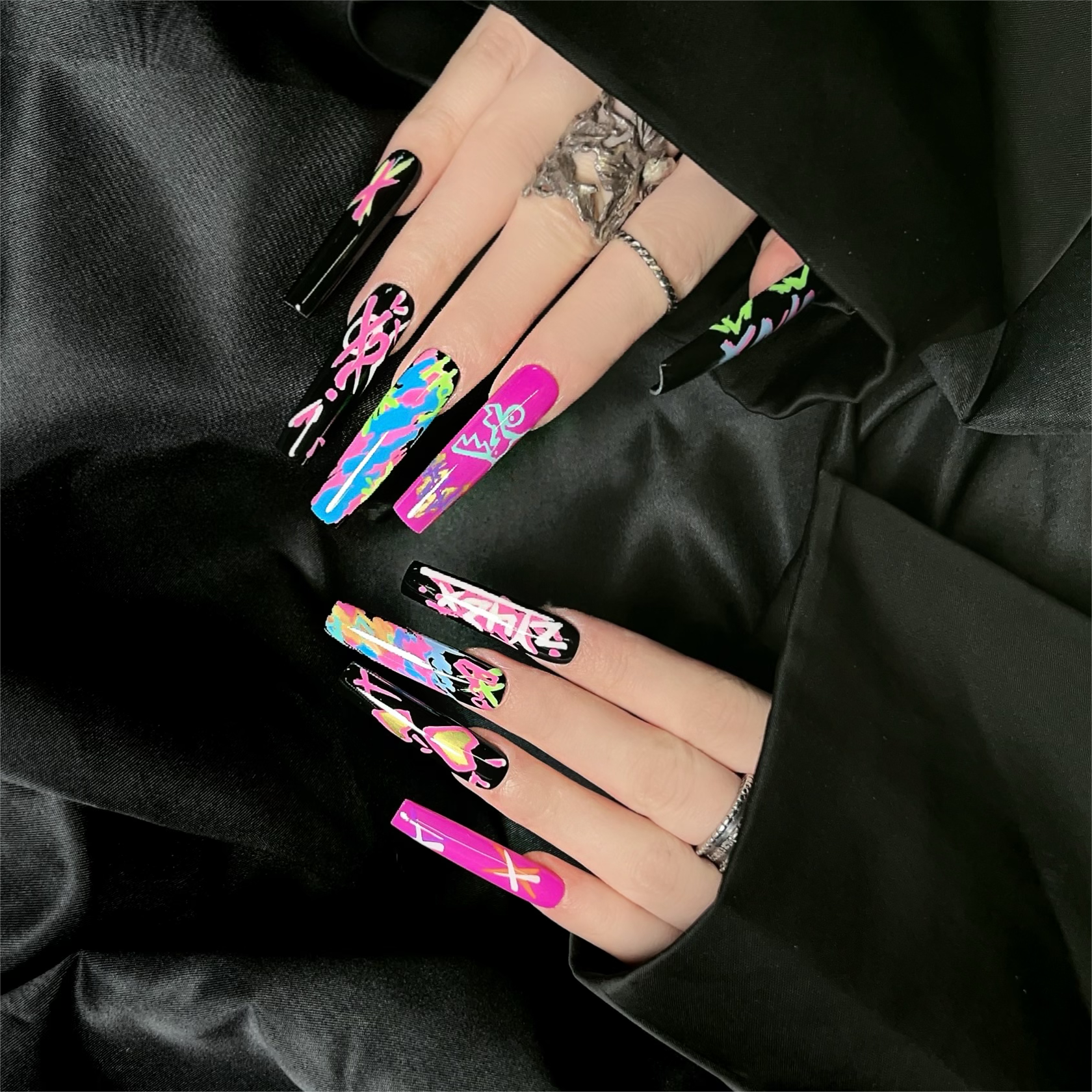 Siva Nail, Neon Groove, Graffiti Style, Handmade Press on Nails