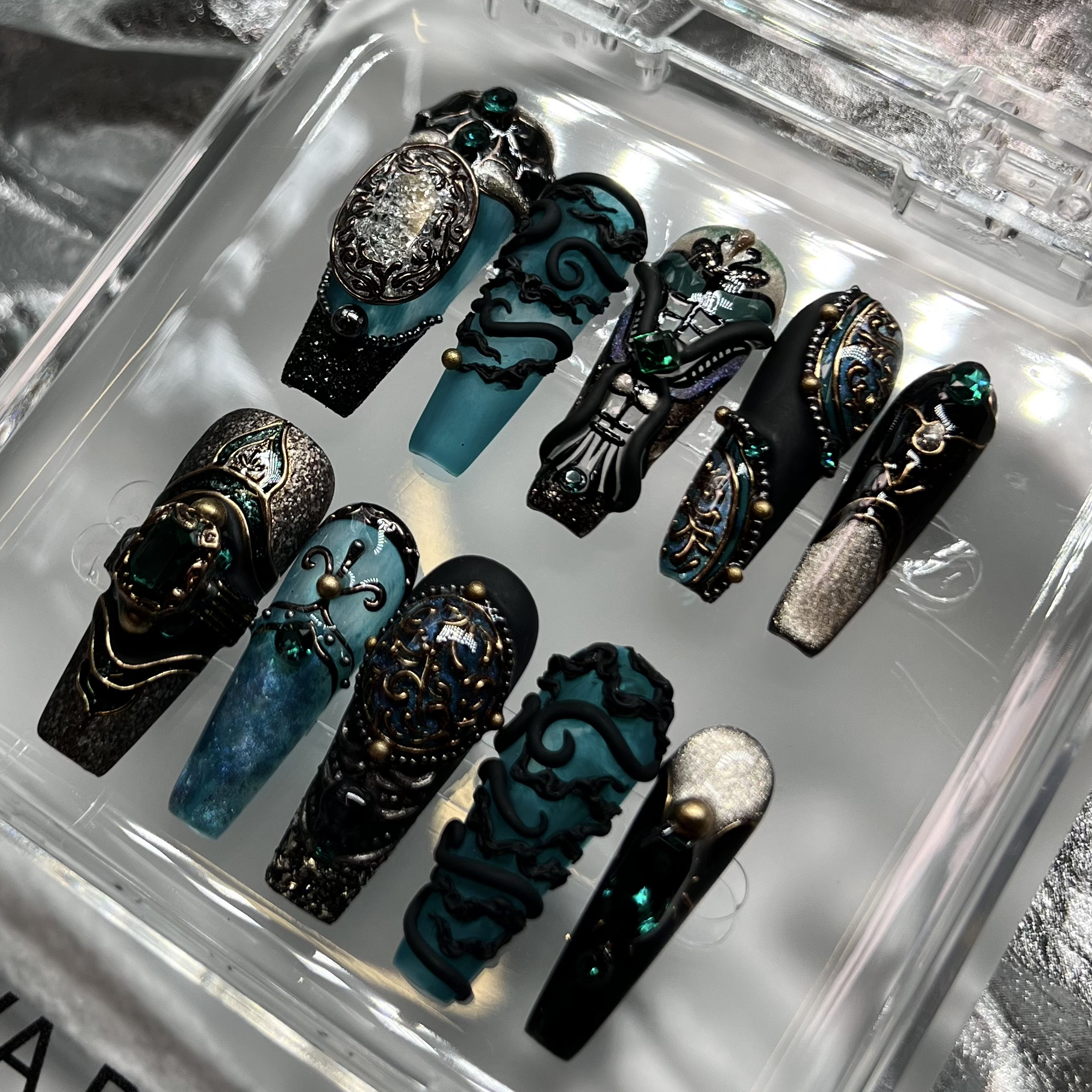 Siva Nail, Baroque Night, Black and Green Press on Stiletto Nails