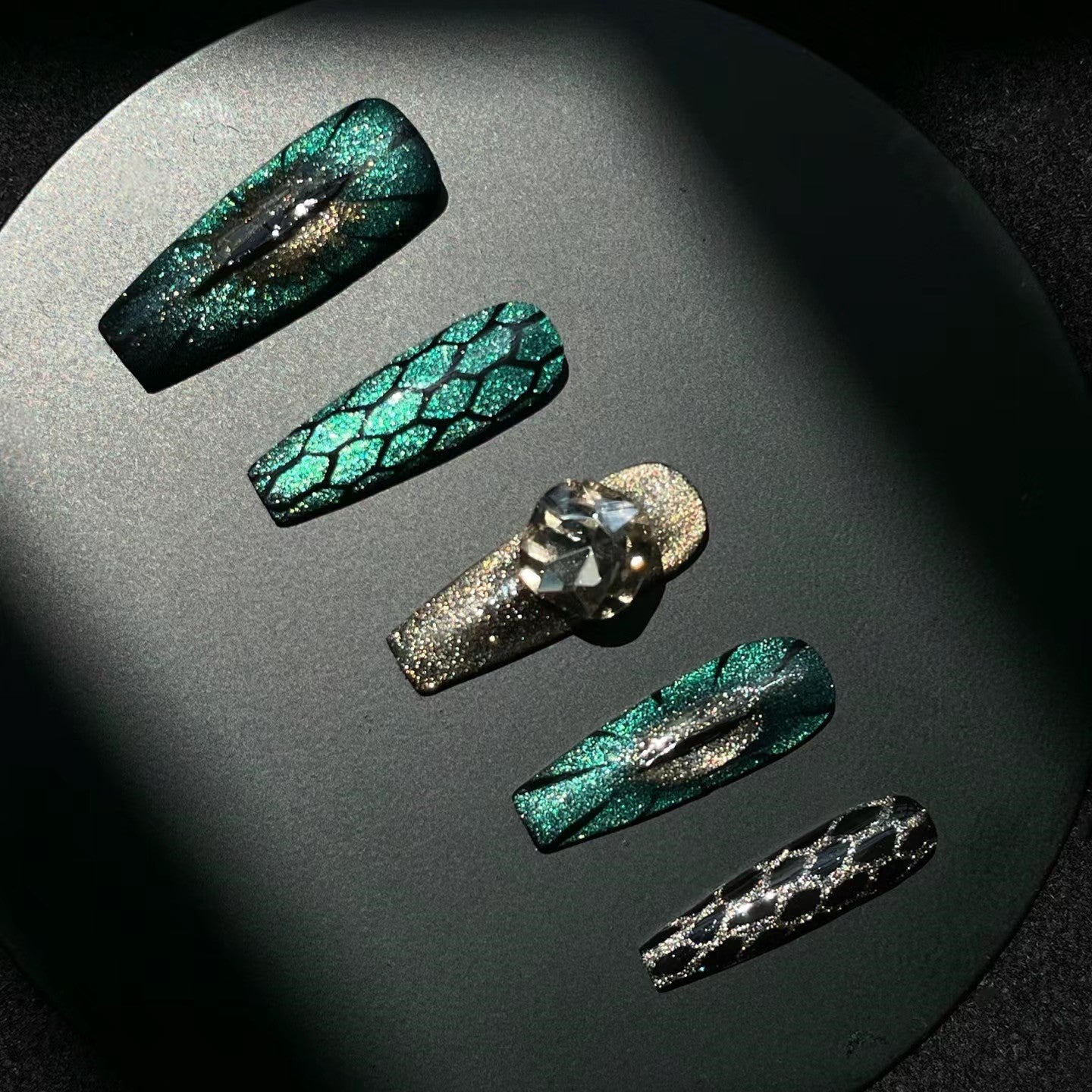 Siva Nail, Chain Reaction, Glam Edge, Handmade Press on Nails